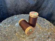 Load image into Gallery viewer, Organic Cotton Thread - Cocoa Brown 4829 - 30/2 weight - 275 meters